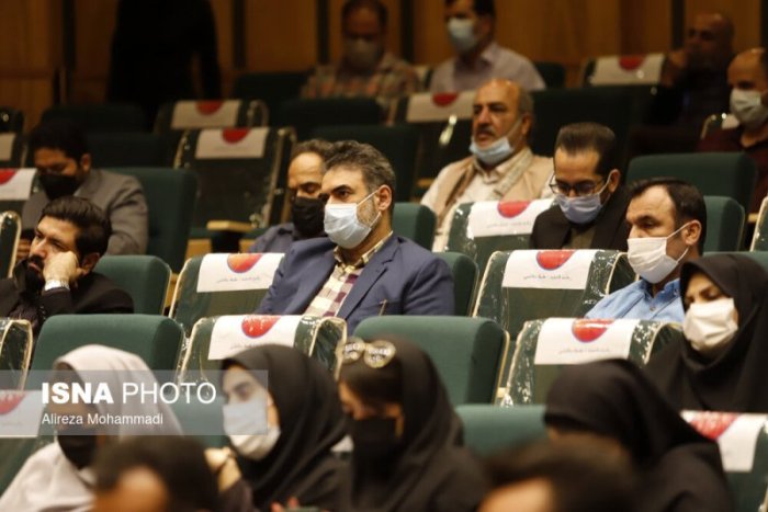 رفتم نشست خبری، خوابیدم از بی خبری!