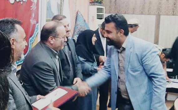 قدردانی از دبیر همایش ملی تئاتر خیابانی راهیان نور