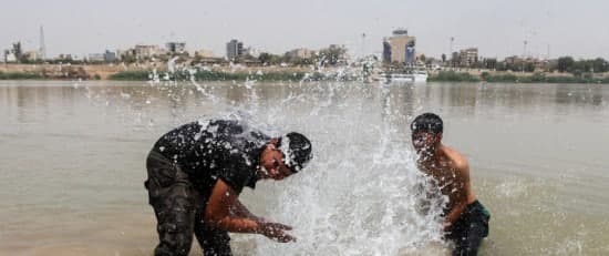 کشتی شرجی و گرما در خوزستان لنگر انداخت