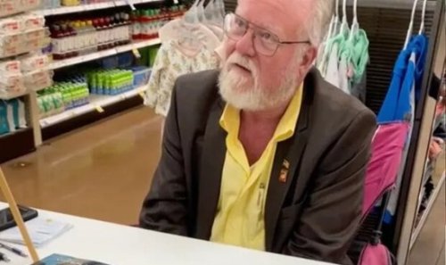 نویسنده شکست‌خورده رتبه یک آمازون شد!