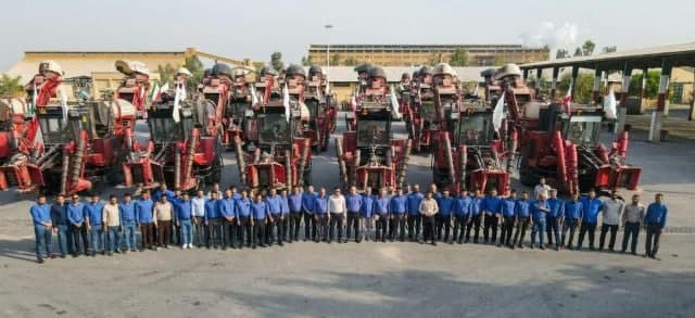 نیشکریها به استقبال (فصل برداشت) رفتند نیشکریها به استقبال (فصل برداشت) رفتند