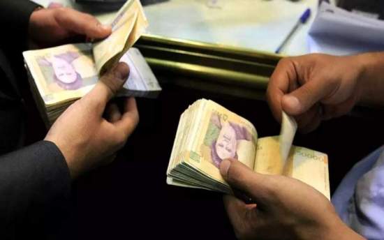 حقوق‌بگیران در مقابل تورم ۴۰ درصد کم آوردند