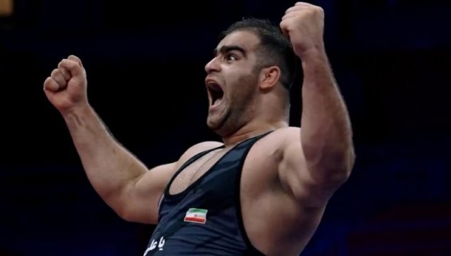 میرزازاده: کُشتی با فوتبال در یک جبهه قرار دارند