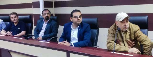 شاعری که برای دیده شدن آفتابی نشد شاعری که برای دیده شدن آفتابی نشد