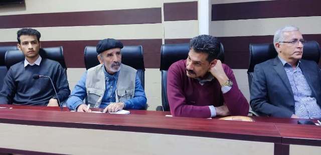 شاعری که برای دیده شدن آفتابی نشد شاعری که برای دیده شدن آفتابی نشد