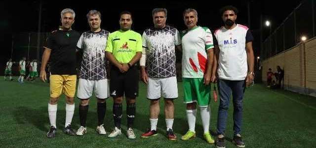 تیم فوتبال شهیدان داود محمدی در مسجدسلیمان قهرمان شد تیم فوتبال شهیدان داود محمدی در مسجدسلیمان قهرمان شد