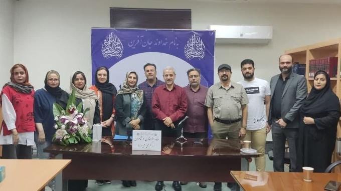 ایست!گاهِ نقد و شعر برپا شد