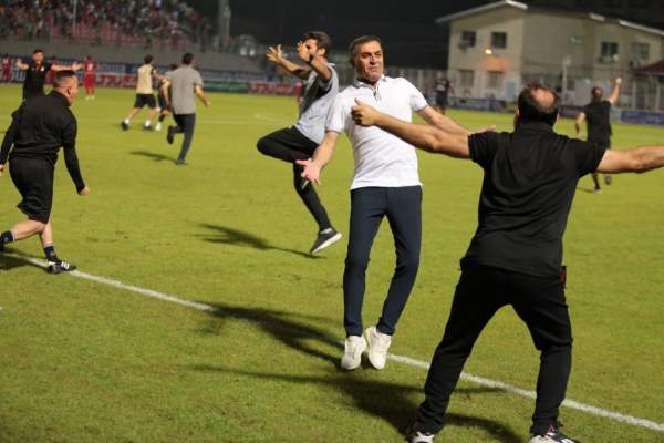 اشک فولادیها چمن قائمشهر را آبیاری کرد! اشک فولادیها چمن قائمشهر را آبیاری کرد!