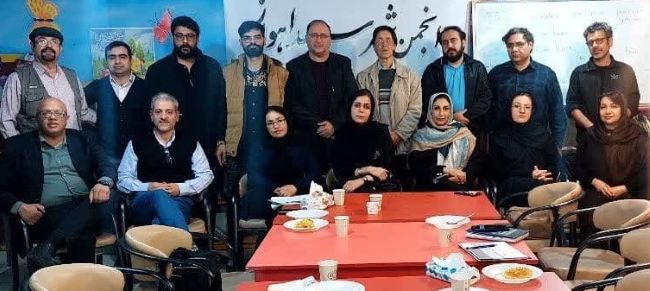 نیستم؛ سایه ام مرا می شناسد! نیستم؛ سایه ام مرا می شناسد!