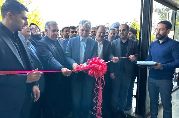 وزیر فرهنگ دست به دامانِ خَیِّران شد وزیر فرهنگ دست به دامانِ خَیِّران شد