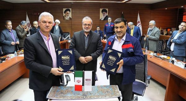دستینه تفاهم‌نامه همکاری میان دانشگاه آزاد و فولاد اکسین