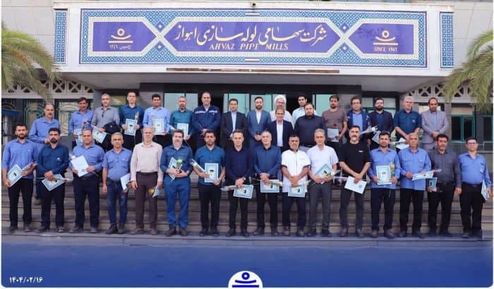 سپاسگزاری از كارگران نمونه لوله‌سازی اهواز
