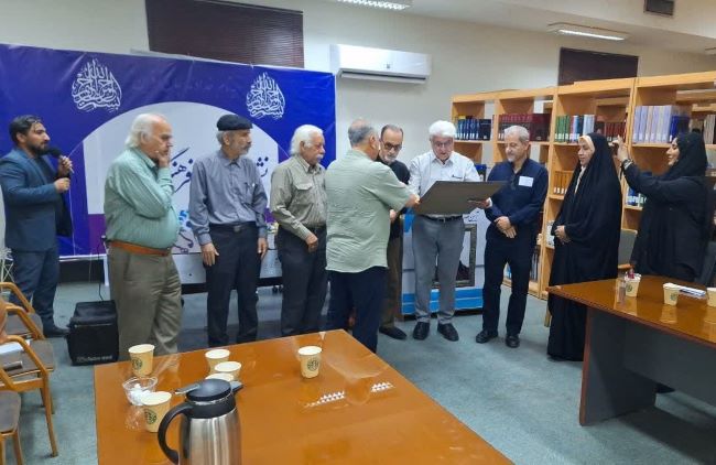 علیپور: «محمود» به گردن شعر ایران حق دارد/نائل: تا به همدیگر عشق نورزیم به جایی نمی رسیم علیپور: «محمود» به گردن شعر ایران حق دارد/نائل: تا به همدیگر عشق نورزیم به جایی نمی رسیم