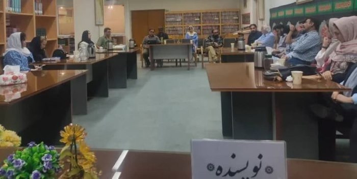 سپیده از میان شعر سر می زند