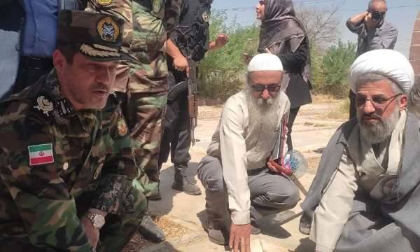 غبارروبی مزار شهیدان اقلیتهای مذهبی در اهواز غبارروبی مزار شهیدان اقلیتهای مذهبی در اهواز