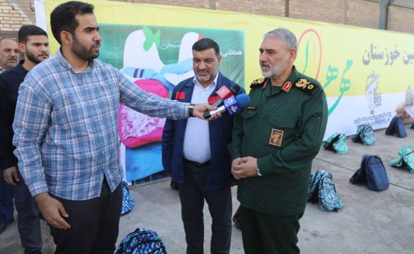 کار ارزشمند فولاد اکسین در توزیع ۲ هزار بسته آموزشی ستودنی است کار ارزشمند فولاد اکسین در توزیع ۲ هزار بسته آموزشی ستودنی است