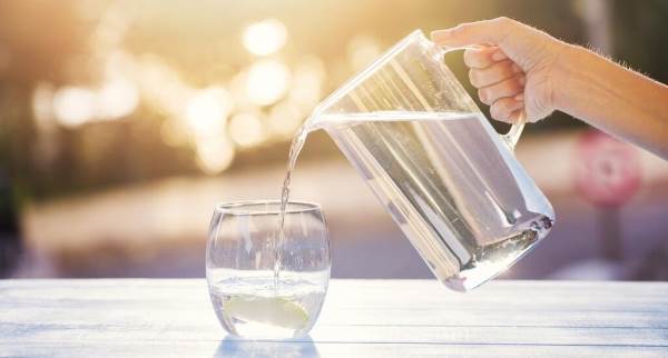 چه مقدار آب در گرمای شدید بنوشیم؟