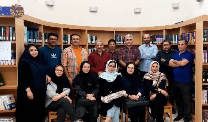 شعر از آغوش عشق روییده است شعر از آغوش عشق روییده است