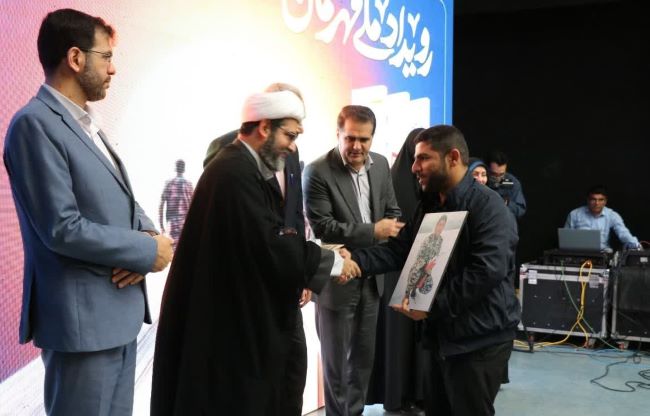 ناشران و مروجان کتاب خوزستان شناخته شدند