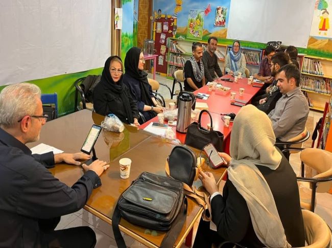 شعر زاده شد و آدم عاشق