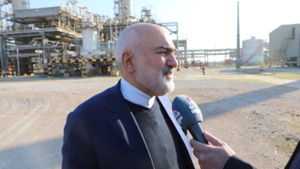 استاندار خوزستان: از صنعت نیشکر باید پشتیبانی شود