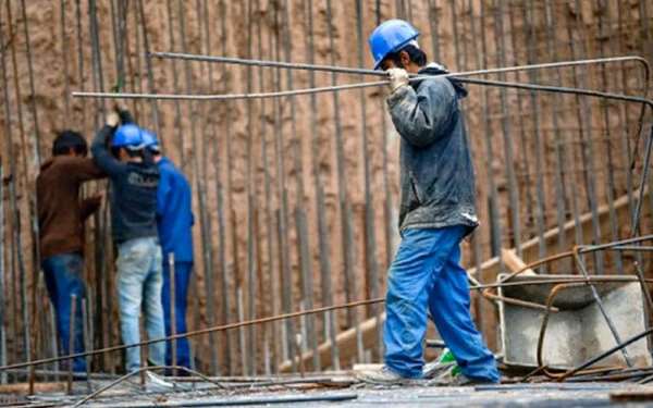 فاصله زیاد دستمزد کارگران با سبد معیشت فاصله زیاد دستمزد کارگران با سبد معیشت