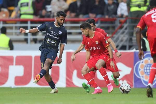 فولاد جای پرسپولیس در رده سوم نشست