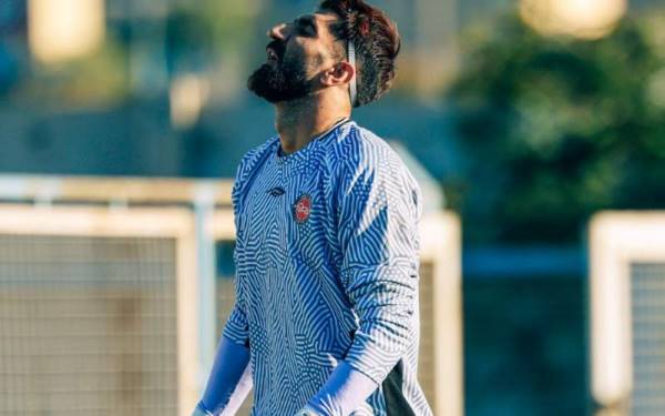 گاف بیرانوند هنگام خودشیرینی برای قلعهنویی! گاف بیرانوند هنگام خودشیرینی برای قلعهنویی!