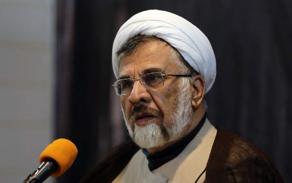 فقر، گرسنگی و نادانی خطرناک است، نه فضای مجازی