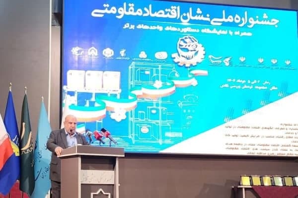 پیشکش نشان ملی اقتصاد مقاومتی به مدیرعامل شرکت توسعه نیشکر