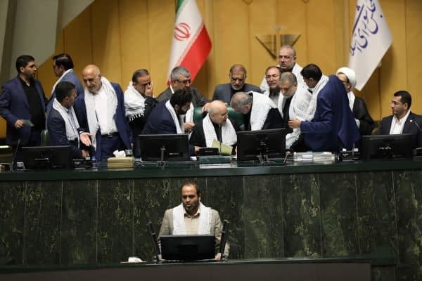 اقدام نمایندگان مجلس برای خروج از NPT