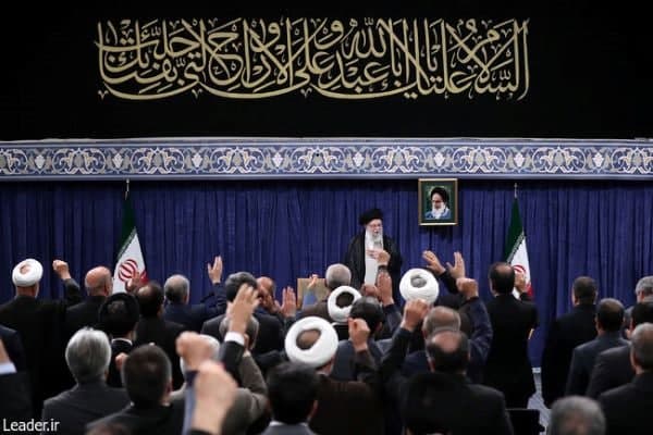 رهبر انقلاب: یقه جنایتکار نباید رها شود