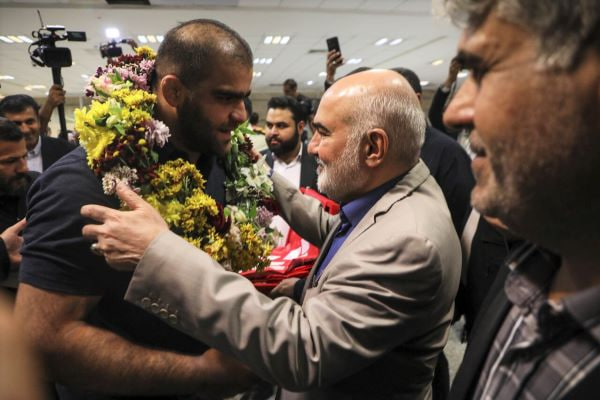 مژده های طلایی استاندار خوزستان برای قهرمانان جهان مژده های طلایی استاندار خوزستان برای قهرمانان جهان