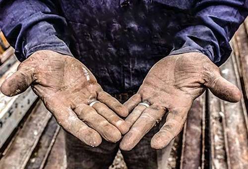 دستان بی‌مزد!