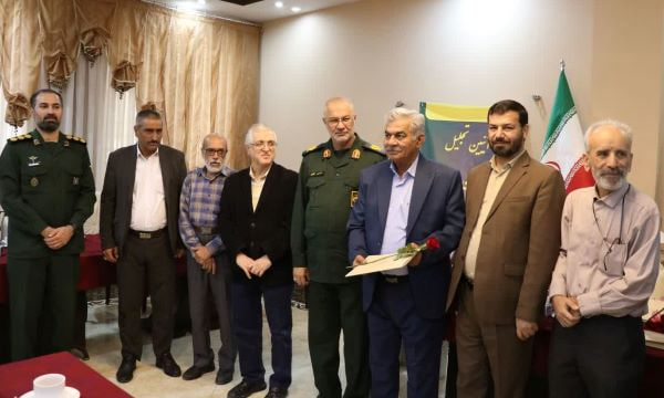 برگزاری آیین نکوداشت پیشکسوتان مطبوعات خوزستان/قلم‌هایی که هنوز می‌نویسند