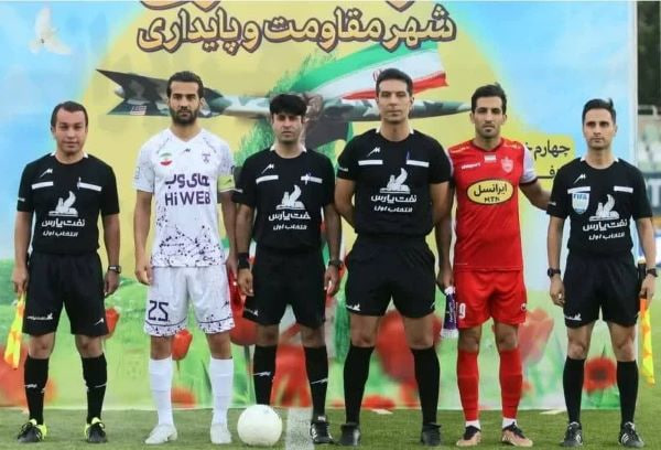 مردی میان دو دنیا؛ داوری و خوشنویسی