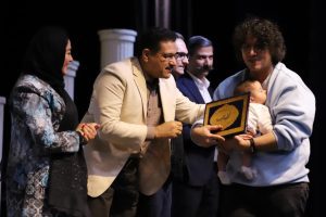 آبادان زیر باران، روی صحنه کافه‌ها