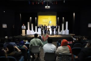 آبادان زیر باران، روی صحنه کافه‌ها