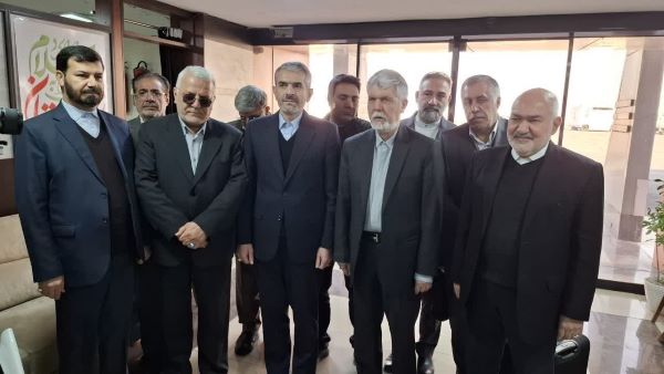 رونمایی از دیوارکوب ۷۲دومین جشنواره منطقه ای سینمای جوان اروند