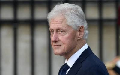 بیل کلینتون از مردم آمریکا خواست به‌پا خیزند