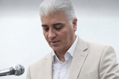 منوچهر برون