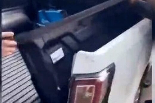 ببینید/خلاقیت عجیب راننده وانت در قاچاق انسان